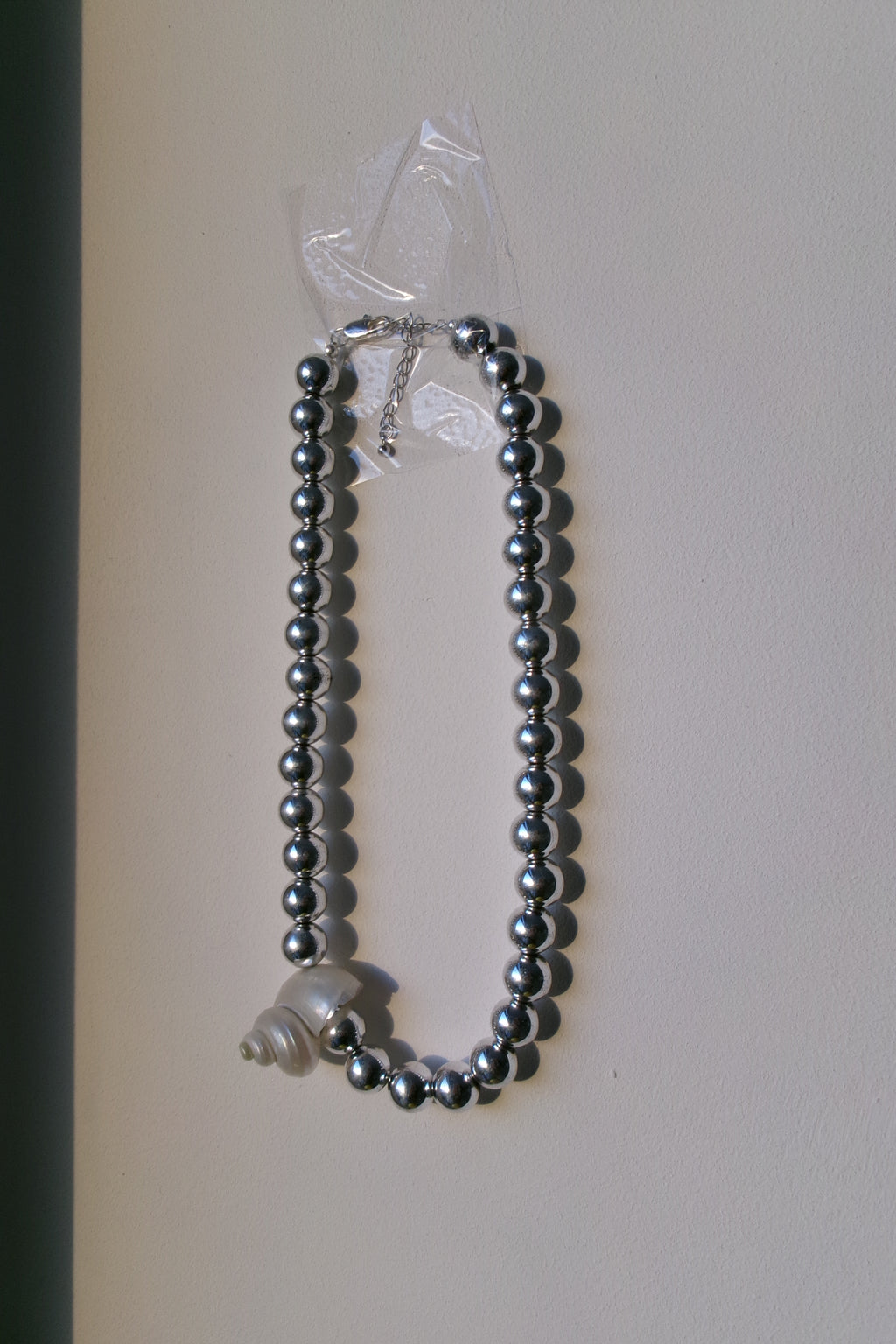 Silver beaded bracelet with a spiral shell